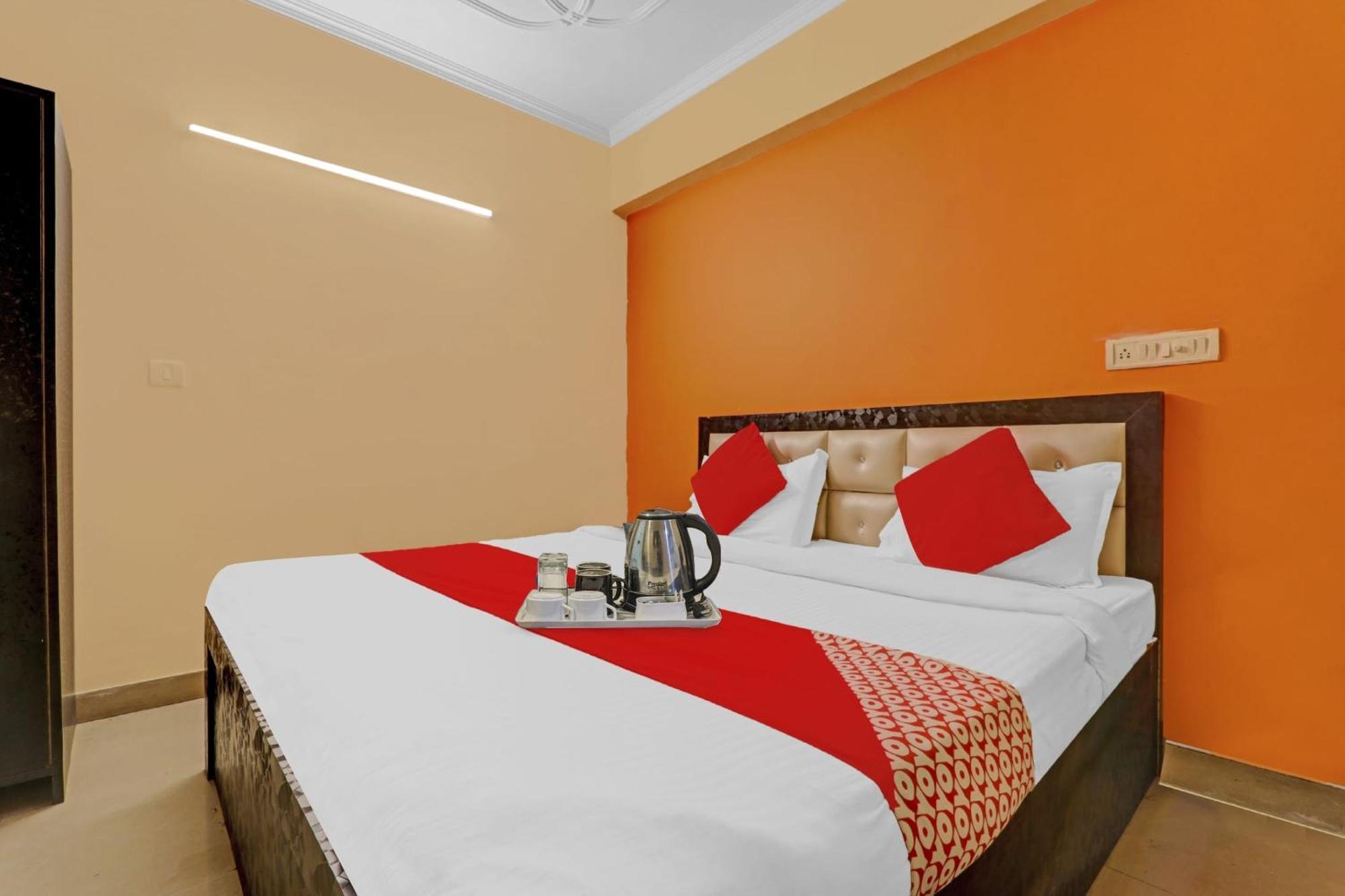 Hotel O J.D Palace Chinhat 外观 照片