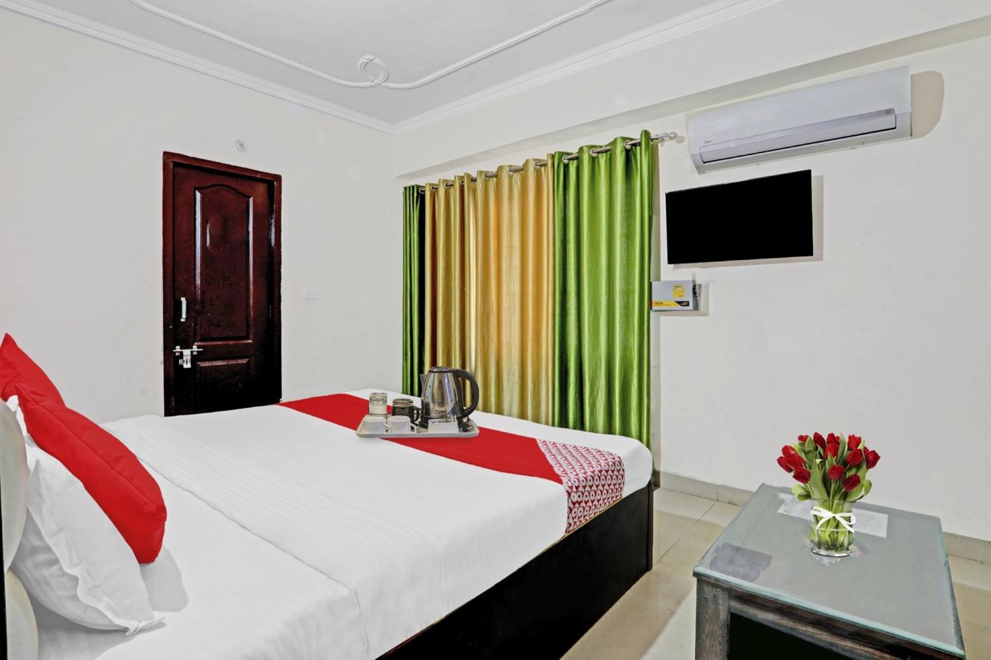 Hotel O J.D Palace Chinhat 外观 照片