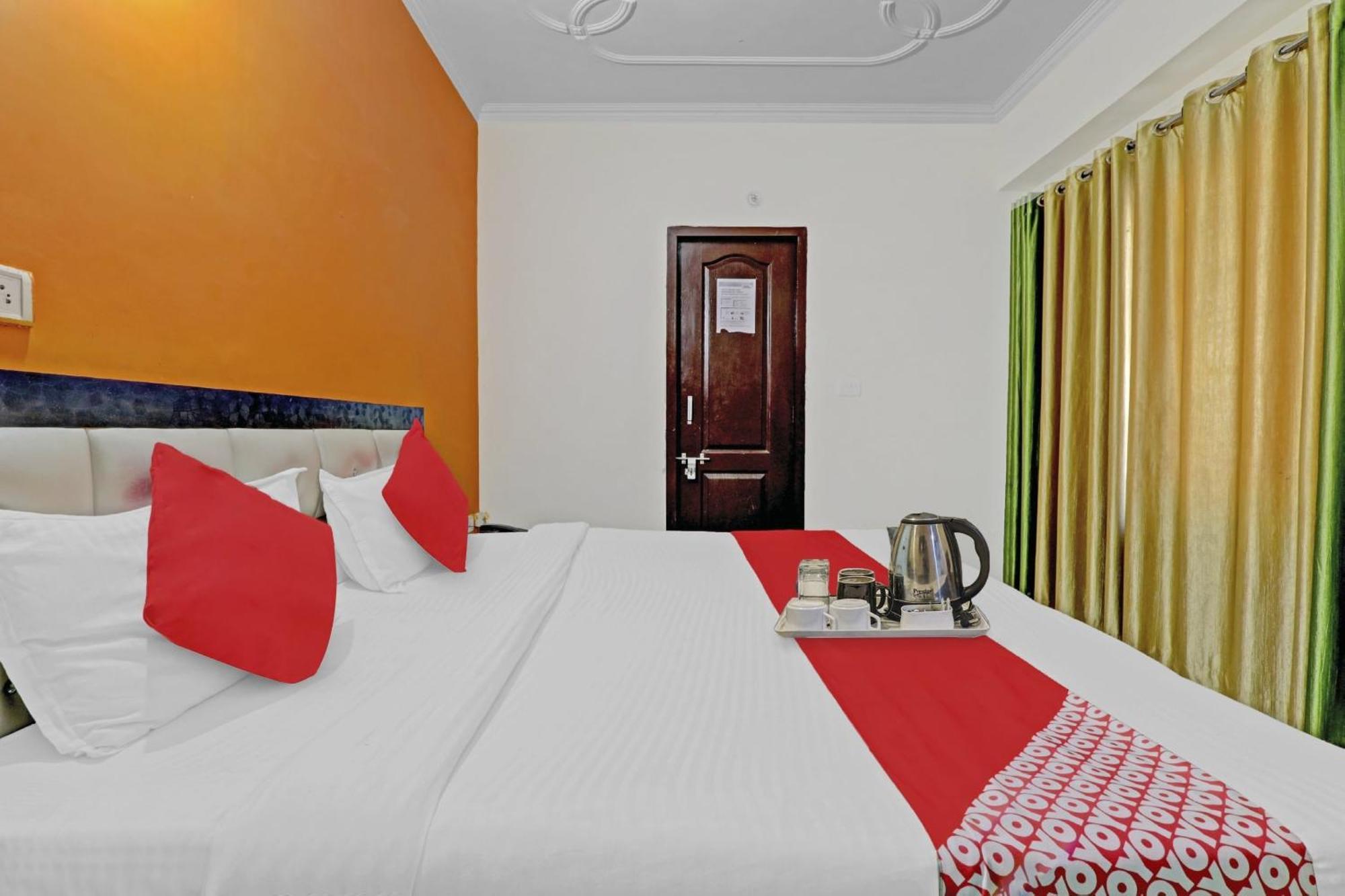 Hotel O J.D Palace Chinhat 外观 照片