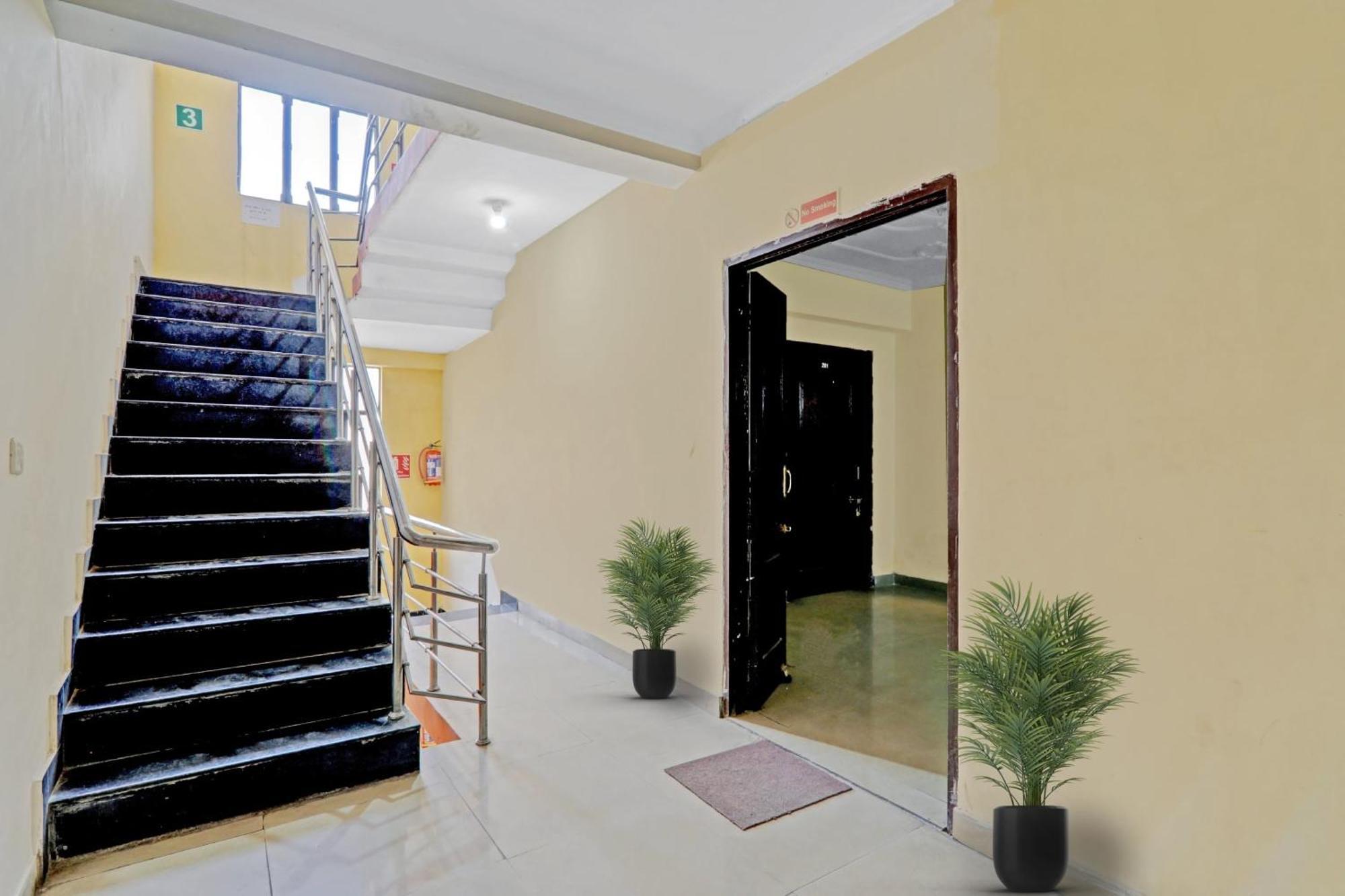 Hotel O J.D Palace Chinhat 外观 照片
