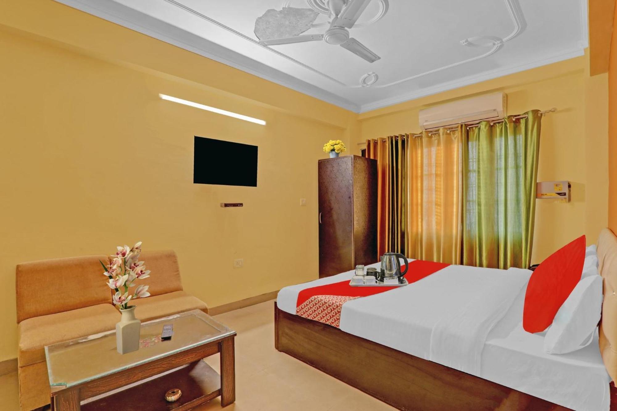 Hotel O J.D Palace Chinhat 外观 照片